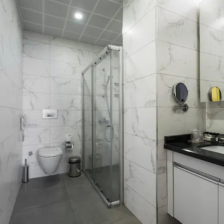 Campus Hill 5*
