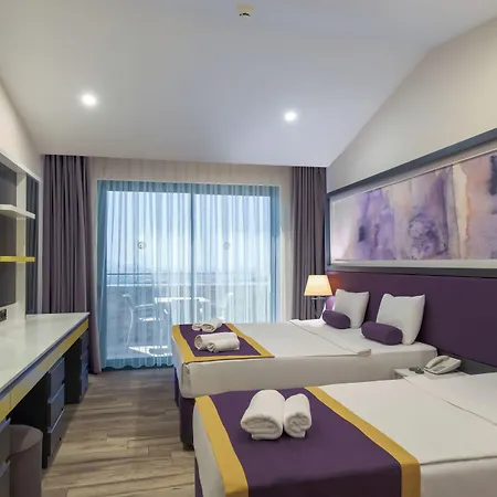 Campus Hill 5*