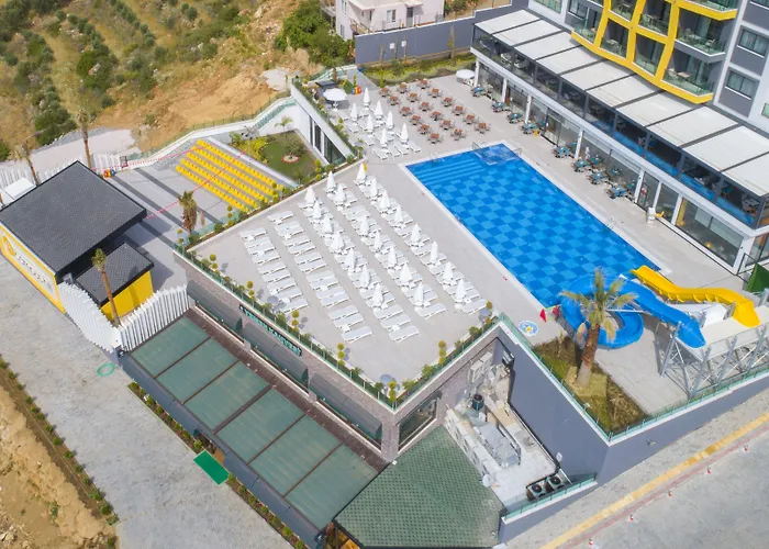 Отель Campus Hill 5*